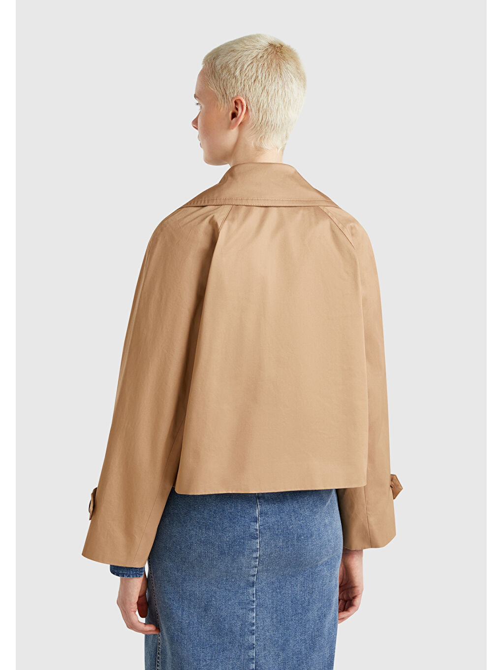 Kadın Bej Pamuklu Önü Ve Kolu Düğmeli Astarlı Crop Ceket-2