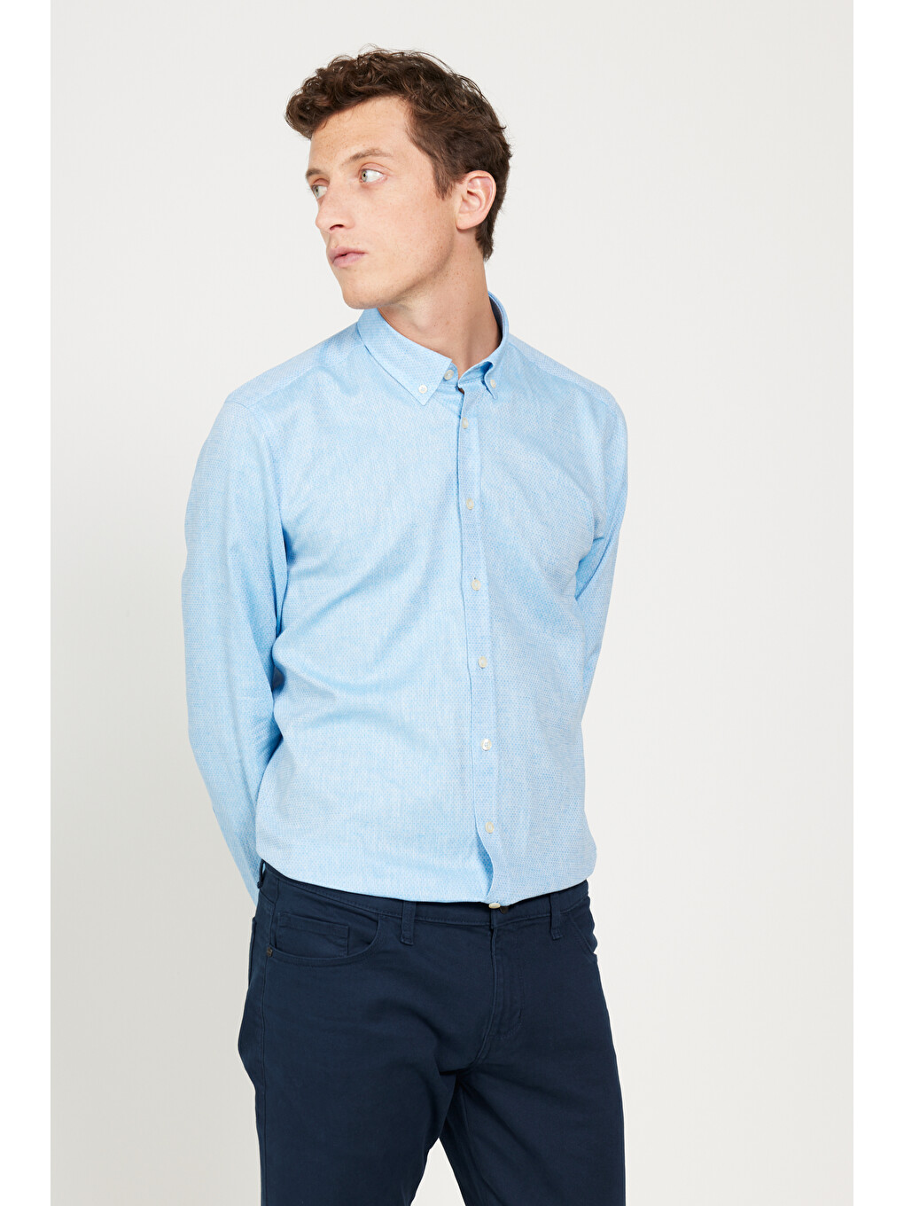 Erkek Mavi Slim Fit Dar Kesim Düğmeli Yaka Pamuklu Armürlü Keten Gömlek-2