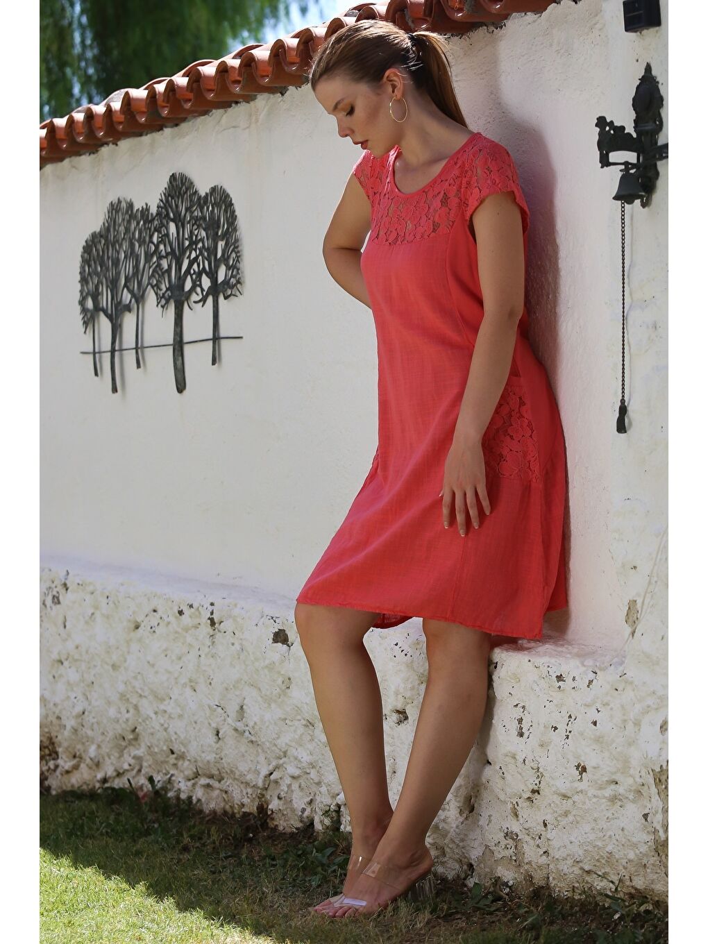 Kırmızı İtalyan Narçiçeği Yuvarlak Yaka Düşük Kol Cepli Dantelli Casual Keten Karışımlı Dokuma Elbise 95 62-4