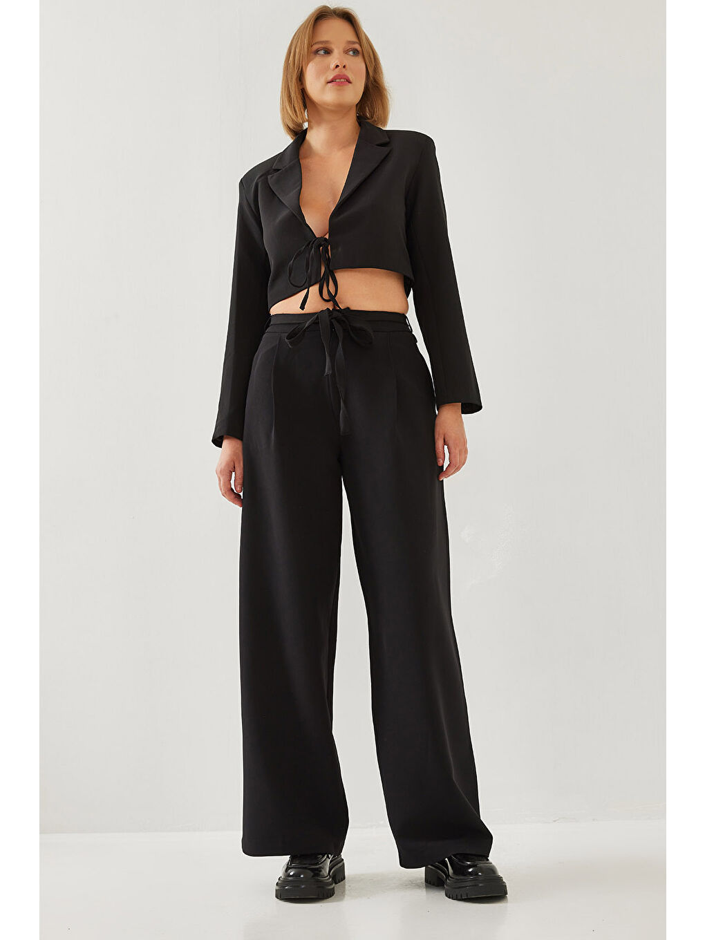 Siyah Kadın Crop Ceketli İkili Alt Üst Takım