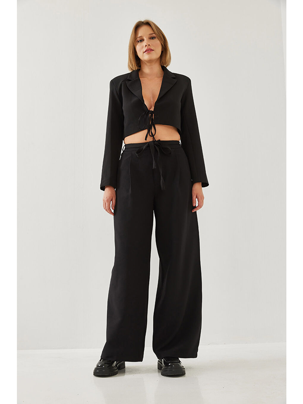 Siyah Kadın Crop Ceketli İkili Alt Üst Takım-1