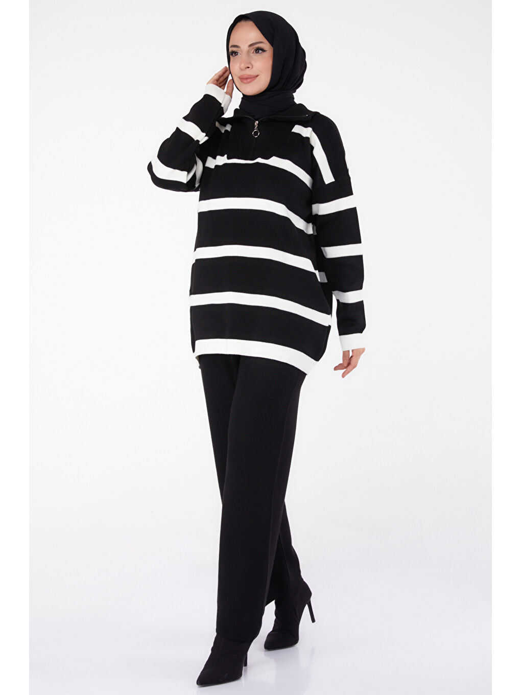 Bisiklet Yaka Kadın Siyah Çizgili Fermuarlı Triko Takım - 26421-1