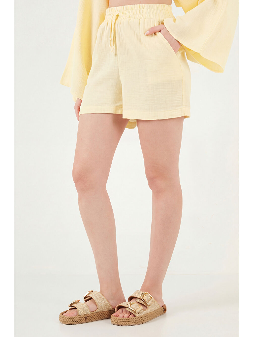 Sarı Pamuklu Comfort Fit Yuvarlak Yaka Şortlu Kadın Müslim Takım 5866317-4