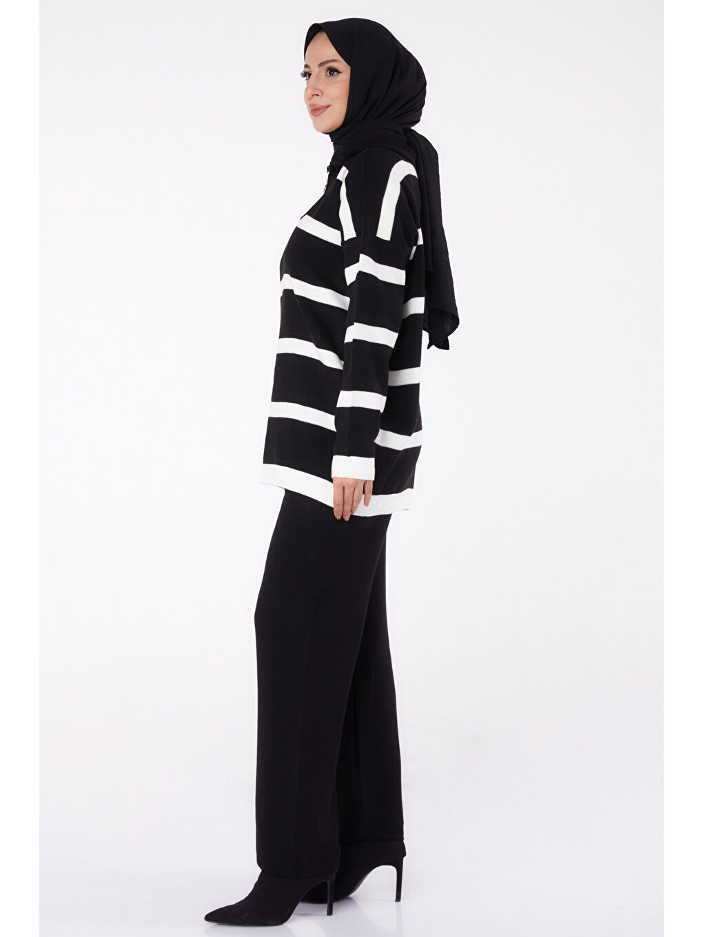 Bisiklet Yaka Kadın Siyah Çizgili Fermuarlı Triko Takım - 26421-3