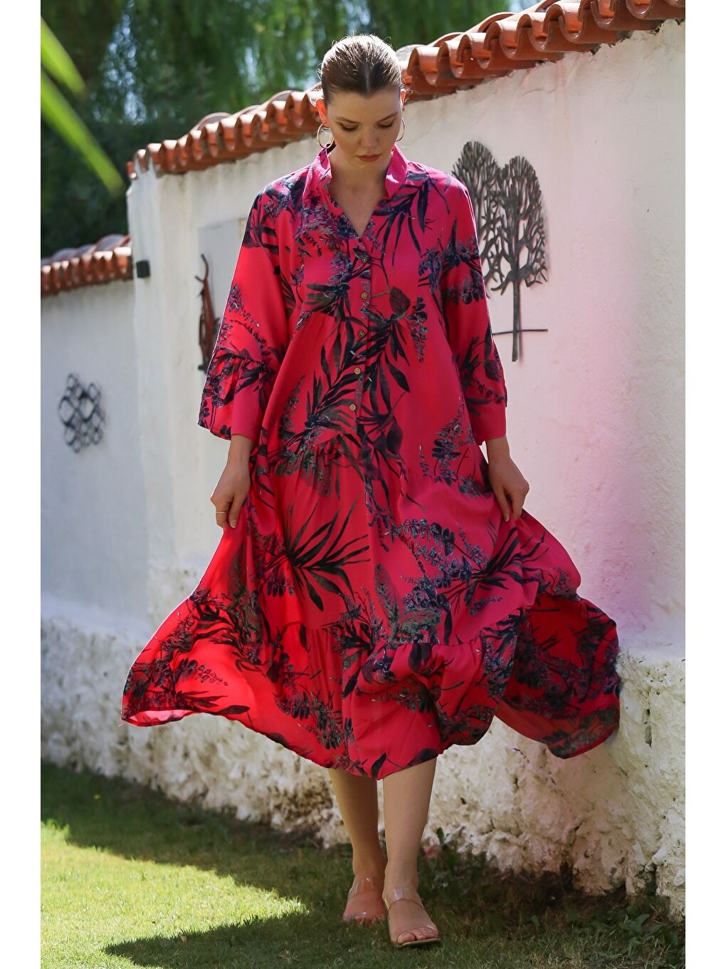 Fuşya Hakim Yaka Fırfırlı Kol Çiçekli Düğmeli Eteği Fırfırlı Allover Baskılı Dokuma Elbise 130 58