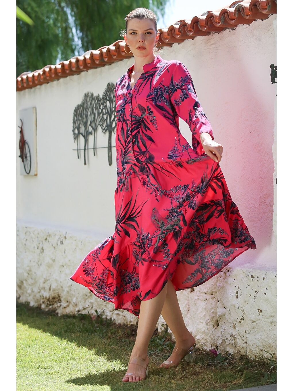 Fuşya Hakim Yaka Fırfırlı Kol Çiçekli Düğmeli Eteği Fırfırlı Allover Baskılı Dokuma Elbise 130 58-4