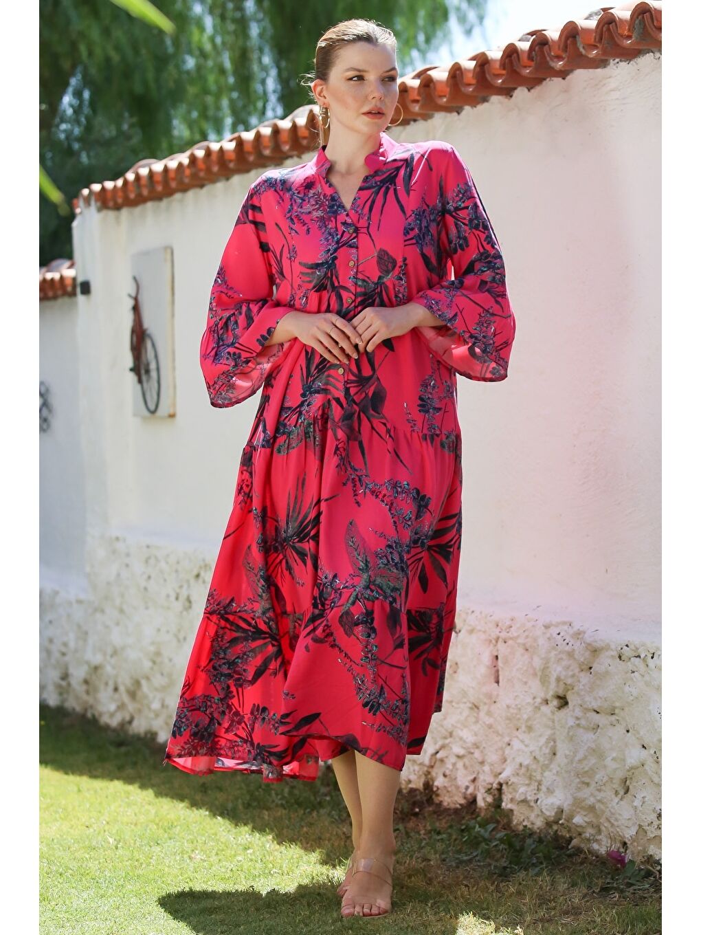 Fuşya Hakim Yaka Fırfırlı Kol Çiçekli Düğmeli Eteği Fırfırlı Allover Baskılı Dokuma Elbise 130 58-7