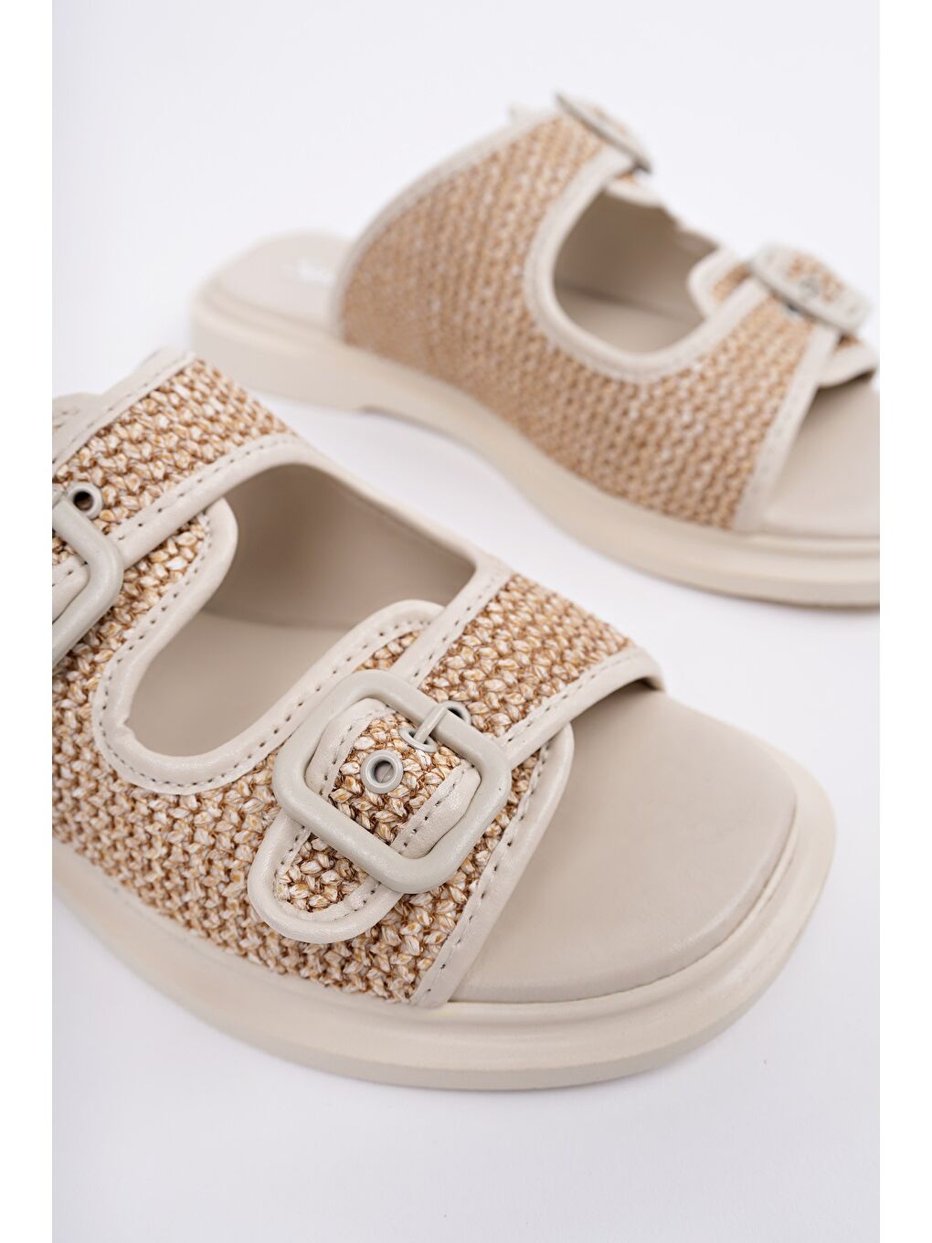 Bej SARLE Çift Bantlı Ayarlanabilir Kemerli Kadın Günlük Hasır Terlik-5