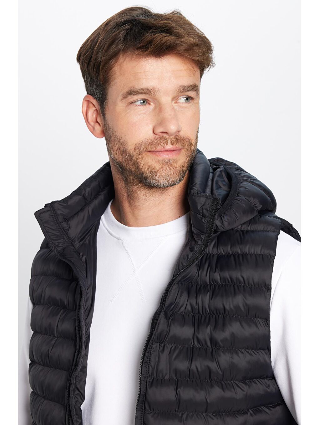 Erkek Slim Fit Dar Kesim Astarlı Rüzgar Geçirmez Cepli Siyah Çıkarılabilir Kapüşonlu Şişme Yelek