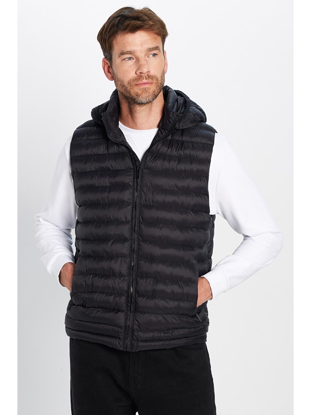 Erkek Slim Fit Dar Kesim Astarlı Rüzgar Geçirmez Cepli Siyah Çıkarılabilir Kapüşonlu Şişme Yelek-1