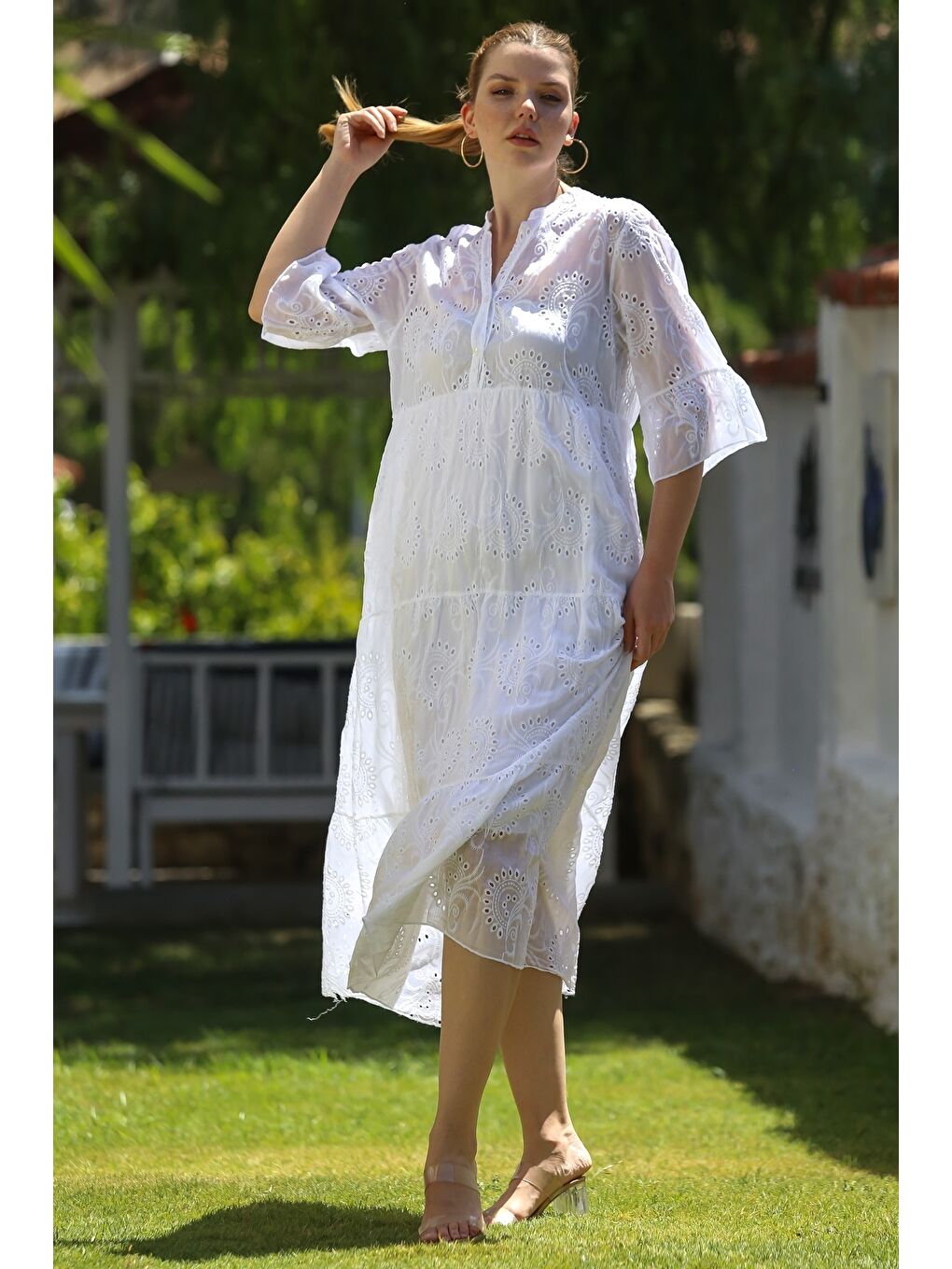 İtalyan Beyaz Hakim Yaka Fırfırlı Kol Düğmeli Astarlı Casual Fistolu Dokuma Elbise 130 56-6