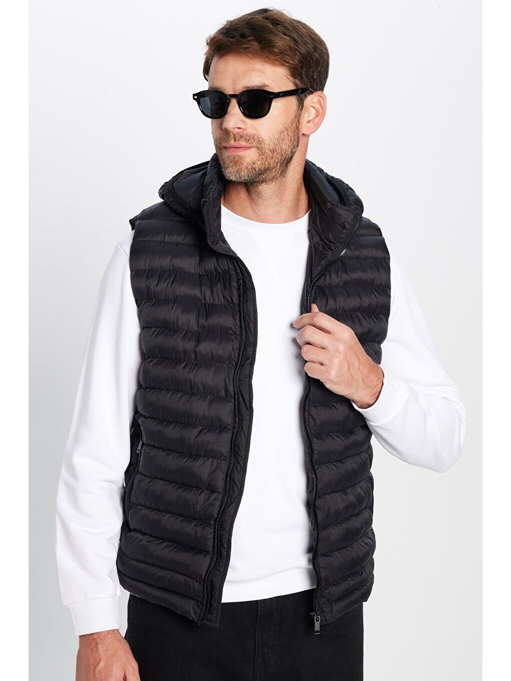 Erkek Slim Fit Dar Kesim Astarlı Rüzgar Geçirmez Cepli Siyah Çıkarılabilir Kapüşonlu Şişme Yelek-3