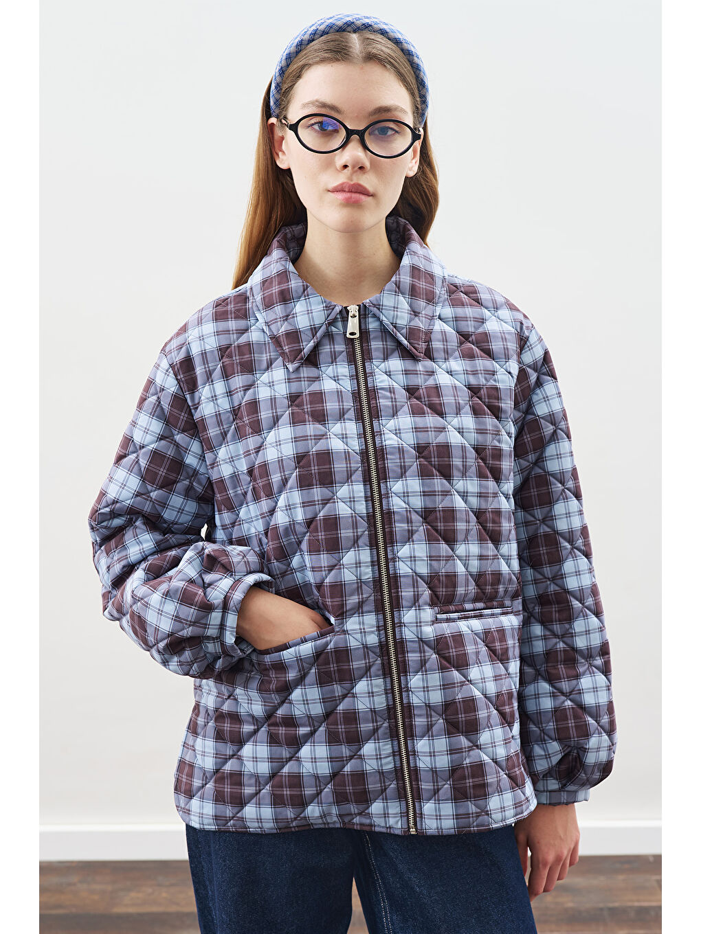 Siyah Balon Kol Detaylı Kapitone Mont Ekose Desenli-4