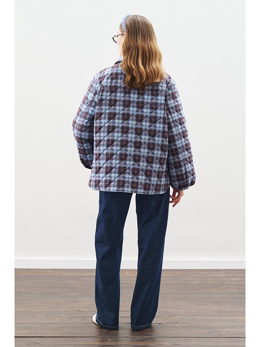 Siyah Balon Kol Detaylı Kapitone Mont Ekose Desenli-6