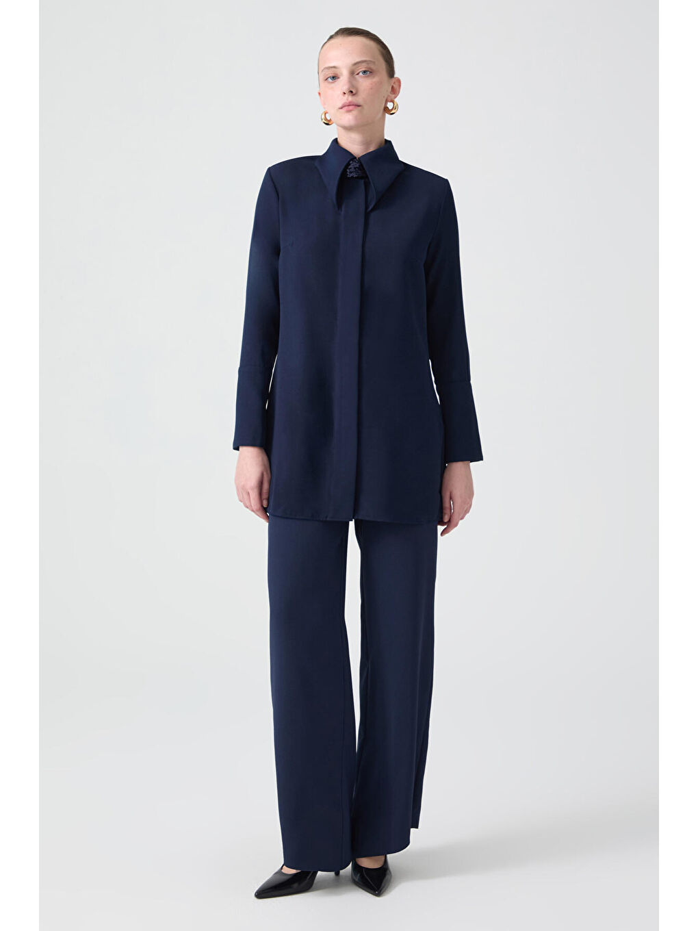 Lacivert Payet Detaylı Krep Gömlek