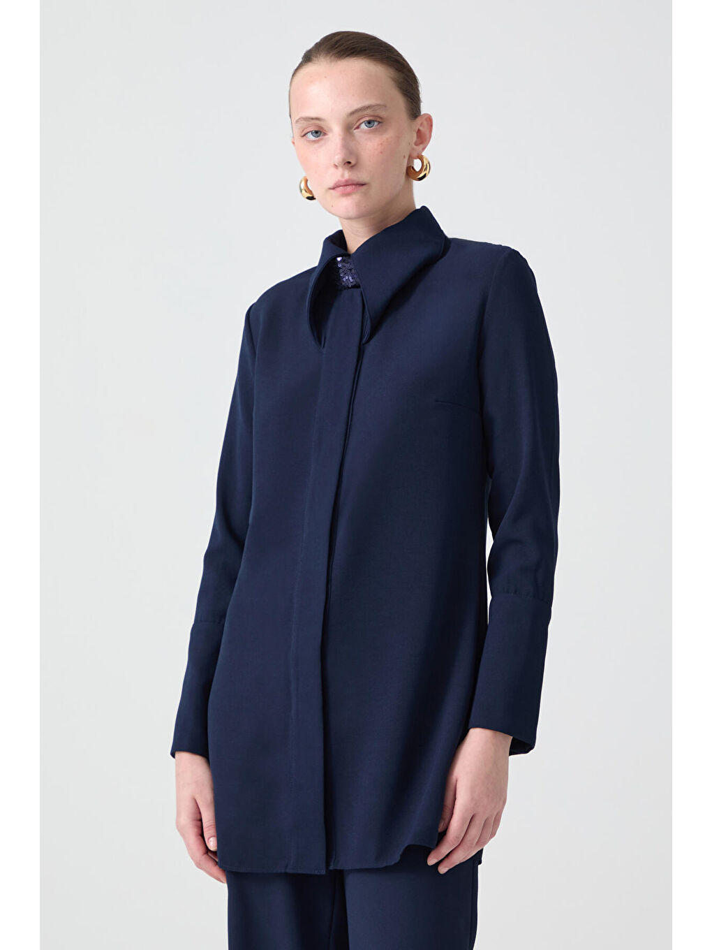 Lacivert Payet Detaylı Krep Gömlek-1