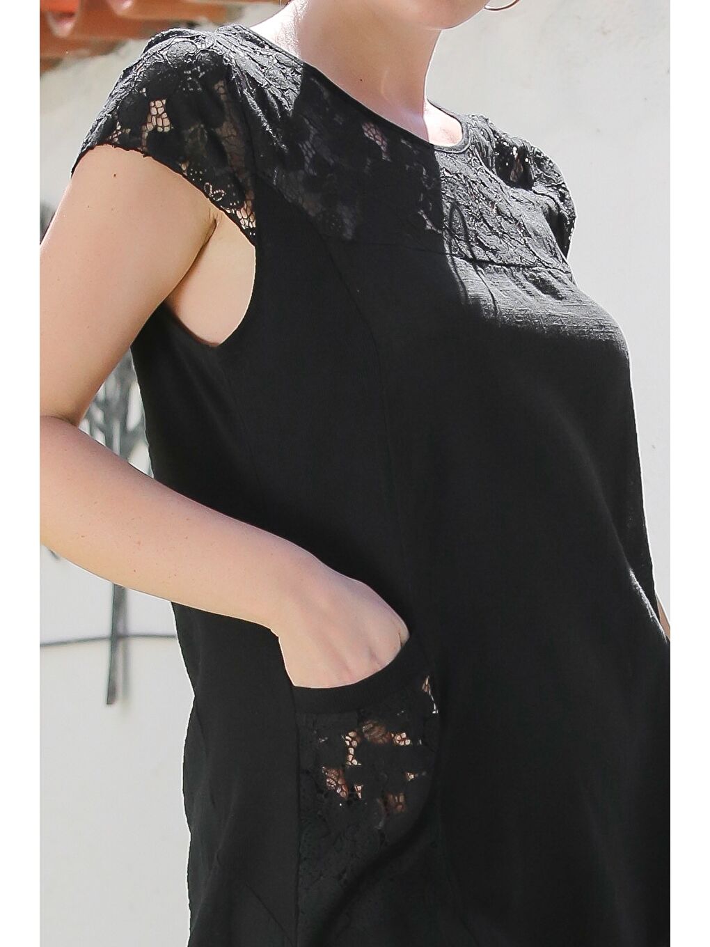 İtalyan Siyah Yuvarlak Yaka Düşük Kol Cepli Dantelli Casual Keten Karışımlı Dokuma Elbise 95 62-6