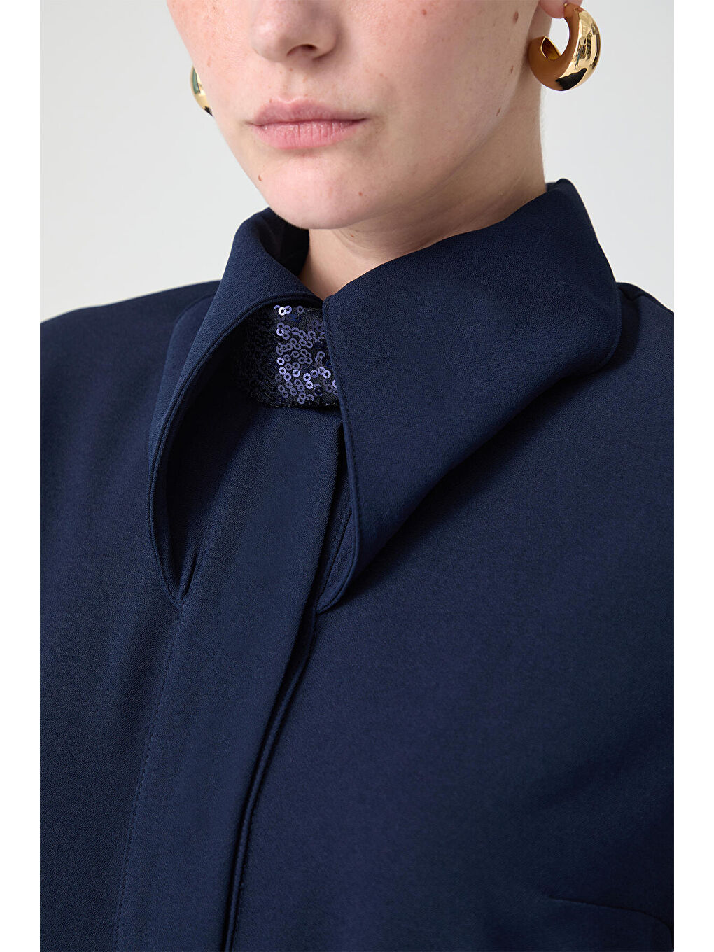 Lacivert Payet Detaylı Krep Gömlek-4