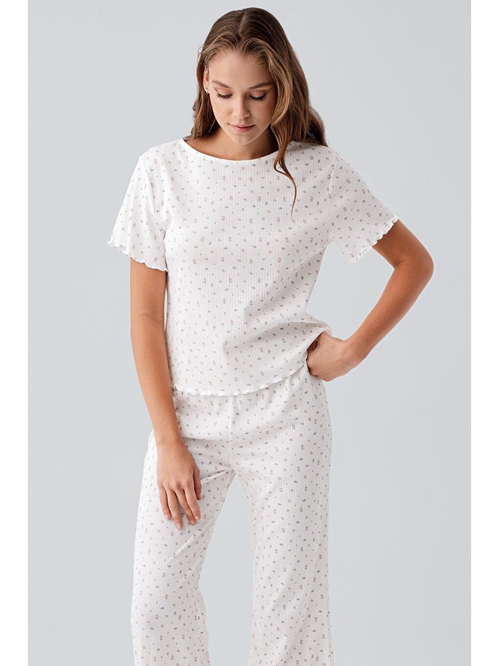 Renksiz Kısa Kollu Çiçek Desenli %100 Pamuk Pijama Takım 19205-1