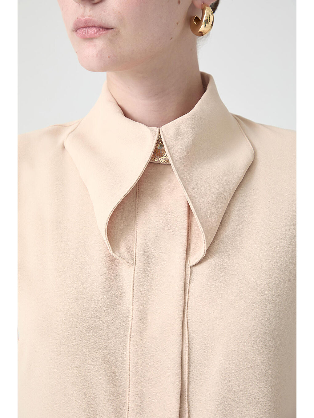 Bej Payet Detaylı Krep Gömlek-4