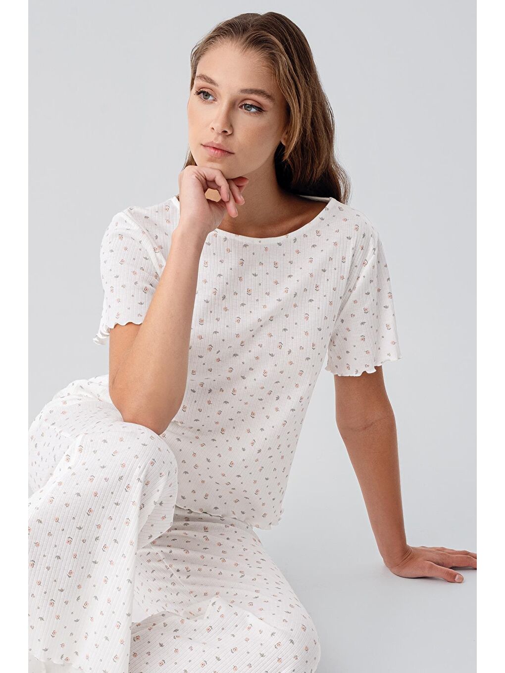 Renksiz Kısa Kollu Çiçek Desenli %100 Pamuk Pijama Takım 19205-3