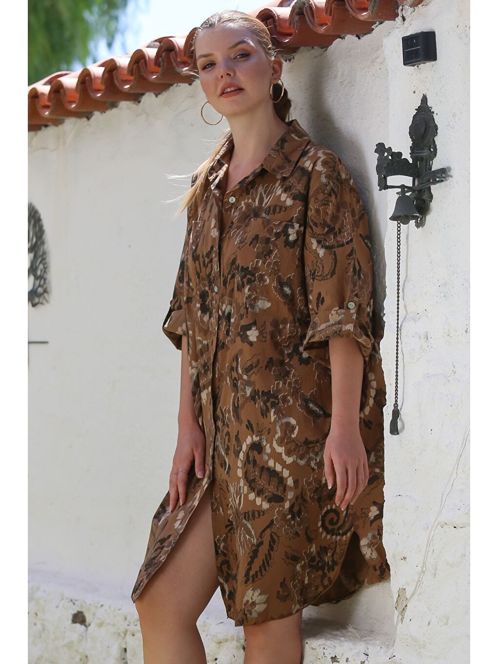 İtalyan Kahverengi Gömlek Yaka Düğmeli 3/4 Kol Cepli Allover Baskılı Casual Dokuma Elbise 105 70-3