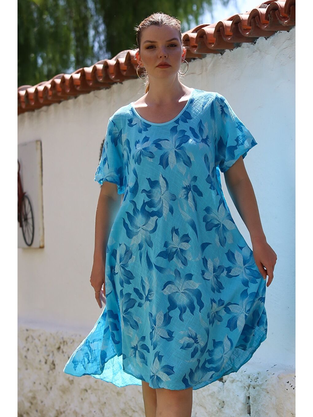İtalyan Turkuaz Havuz Yaka Kısa Kol Çiçekli Casual Oversize Dokuma Elbise 110 70