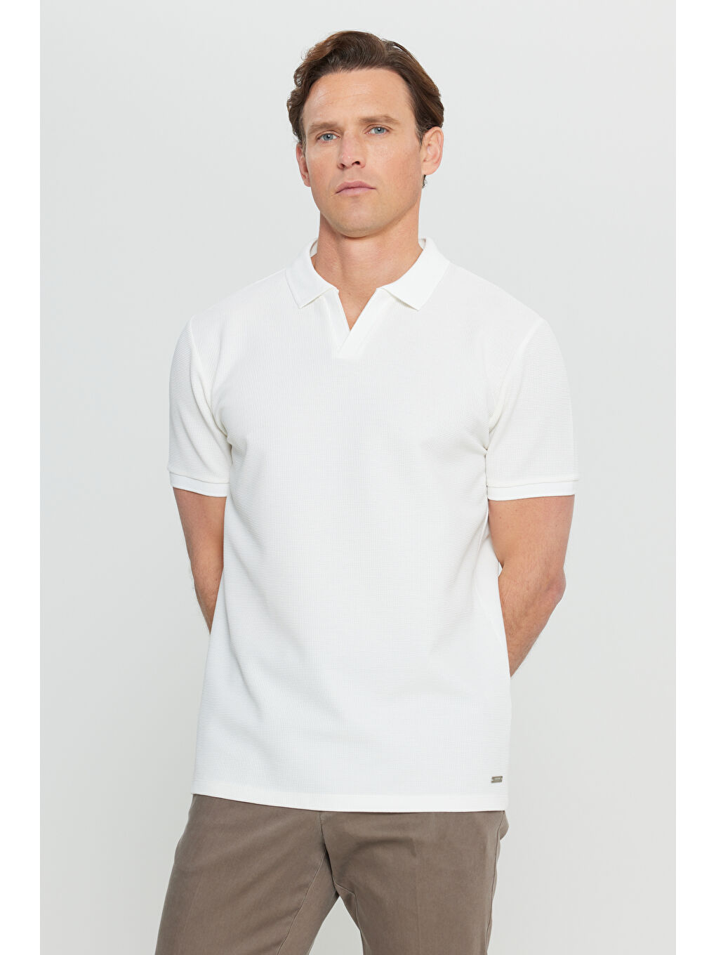 Erkek Ekru Slim Fit Dar Kesim Polo Yaka Jakarlı Esnek Tişört-2