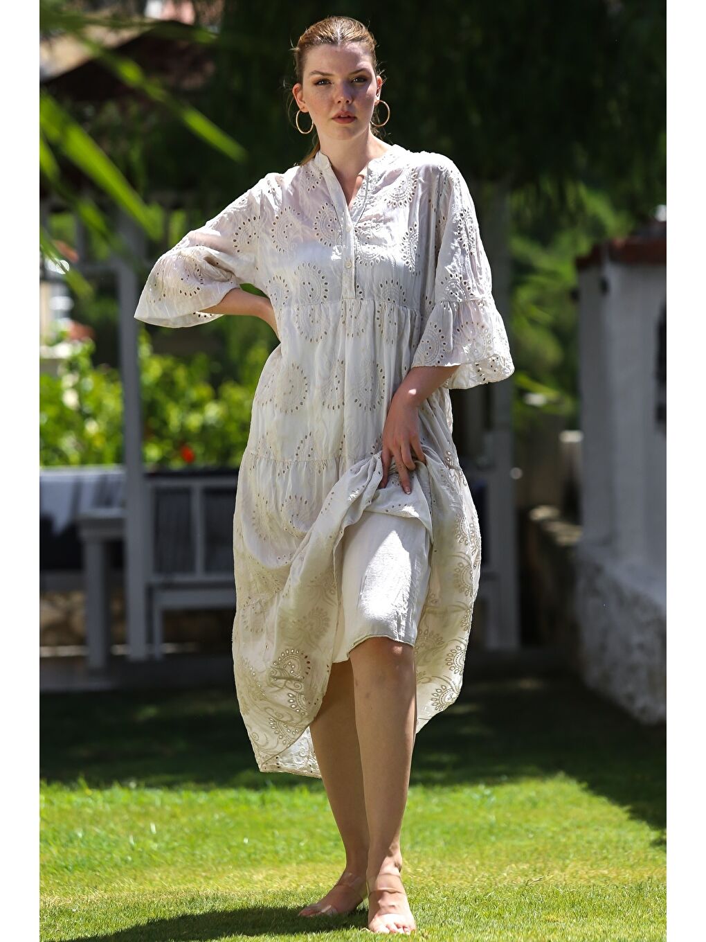 İtalyan Bej Hakim Yaka Fırfırlı Kol Düğmeli Astarlı Casual Fistolu Dokuma Elbise 130 56