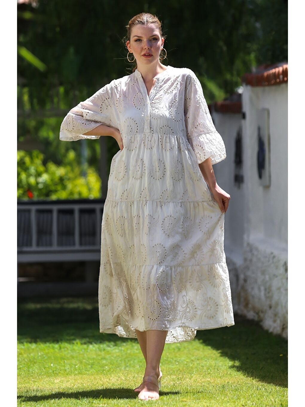 İtalyan Bej Hakim Yaka Fırfırlı Kol Düğmeli Astarlı Casual Fistolu Dokuma Elbise 130 56-2