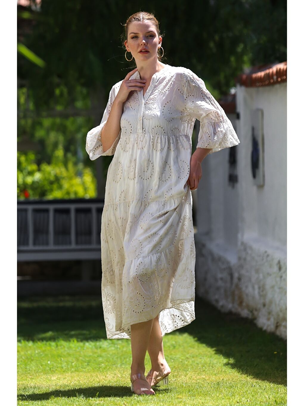 İtalyan Bej Hakim Yaka Fırfırlı Kol Düğmeli Astarlı Casual Fistolu Dokuma Elbise 130 56-5