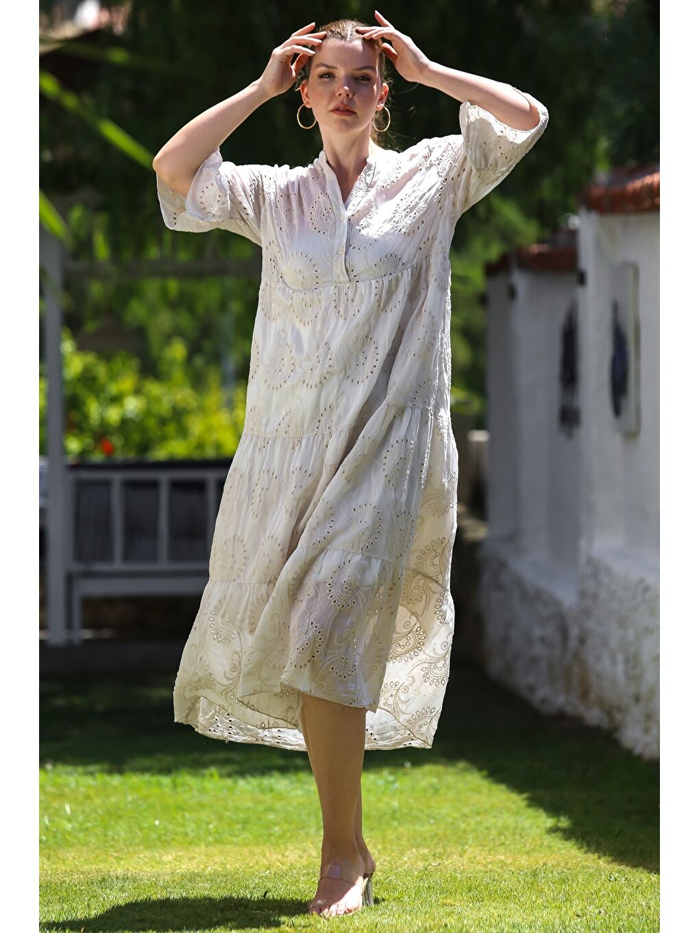 İtalyan Bej Hakim Yaka Fırfırlı Kol Düğmeli Astarlı Casual Fistolu Dokuma Elbise 130 56-7