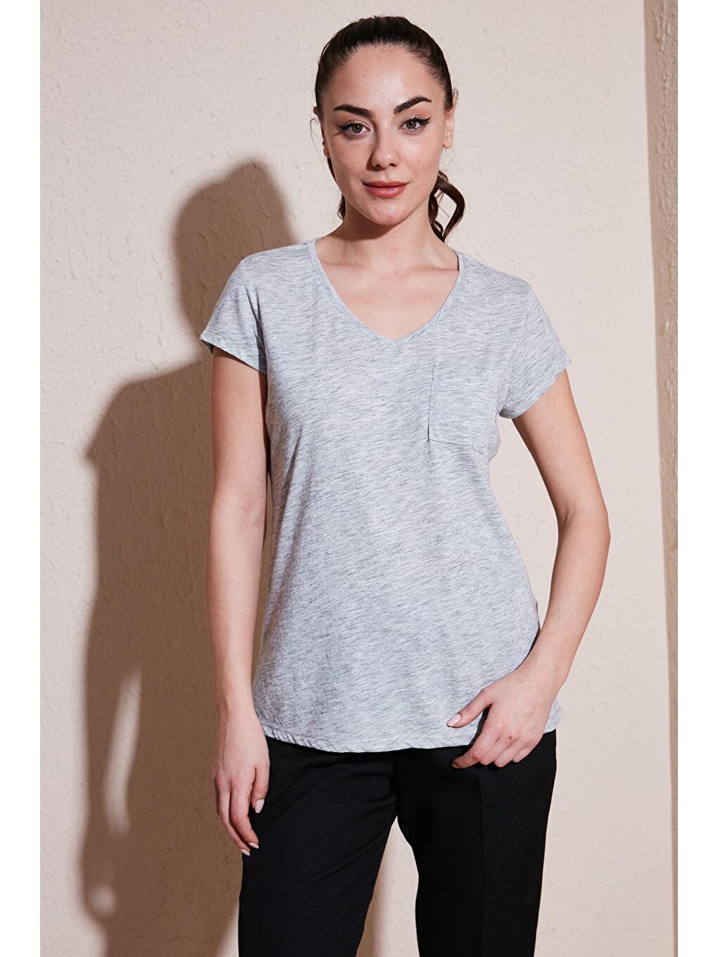 Gri Pamuklu V Yaka Basic Kadın T Shirt 24Y0147K1