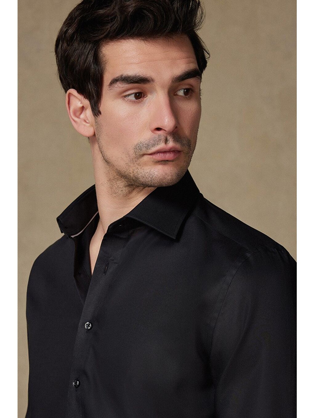 Donatello Saten Pamuklu Slim Fit Siyah Klasik Yaka Erkek Düz Gömlek-3