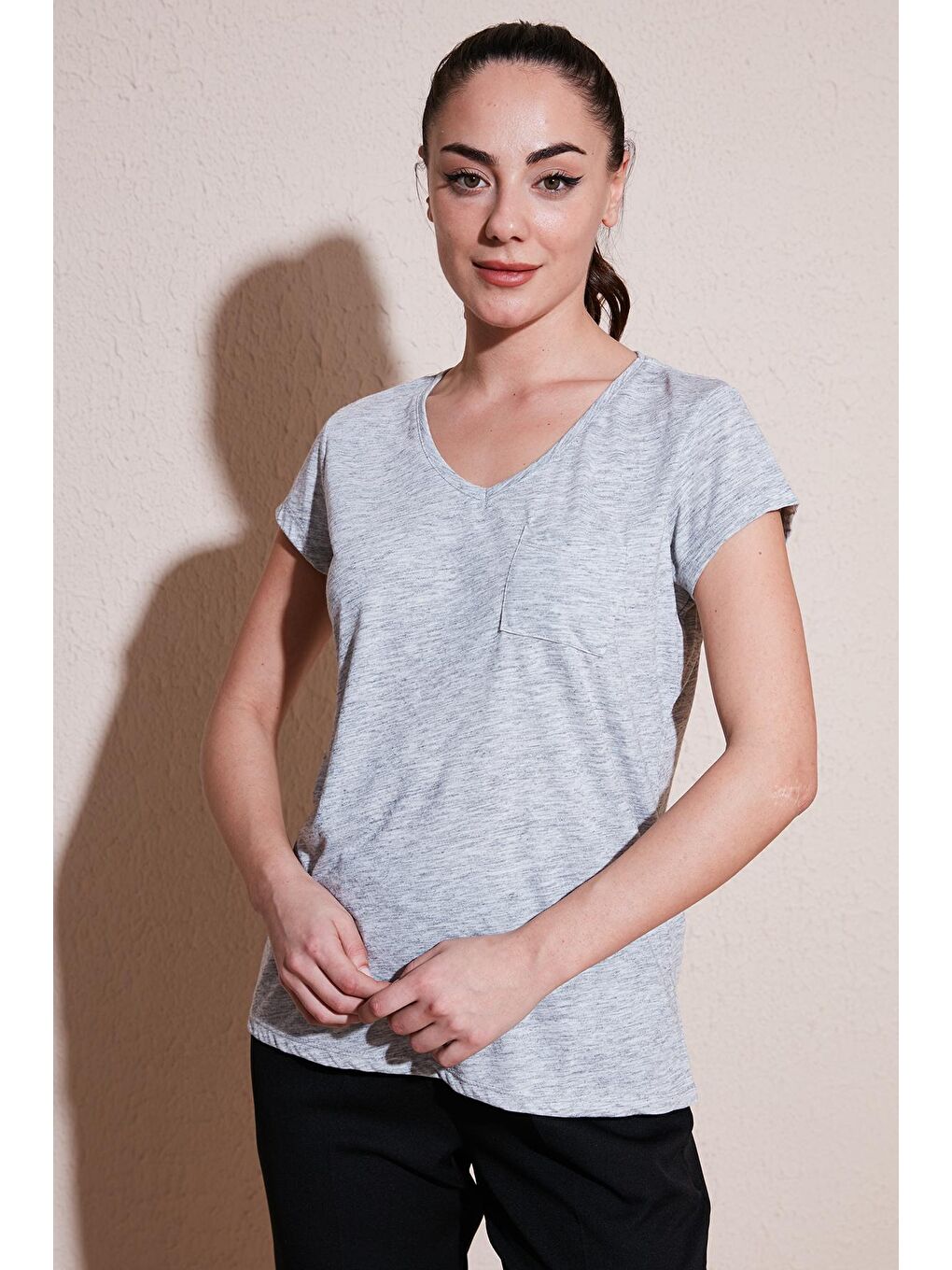 Gri Pamuklu V Yaka Basic Kadın T Shirt 24Y0147K1-2