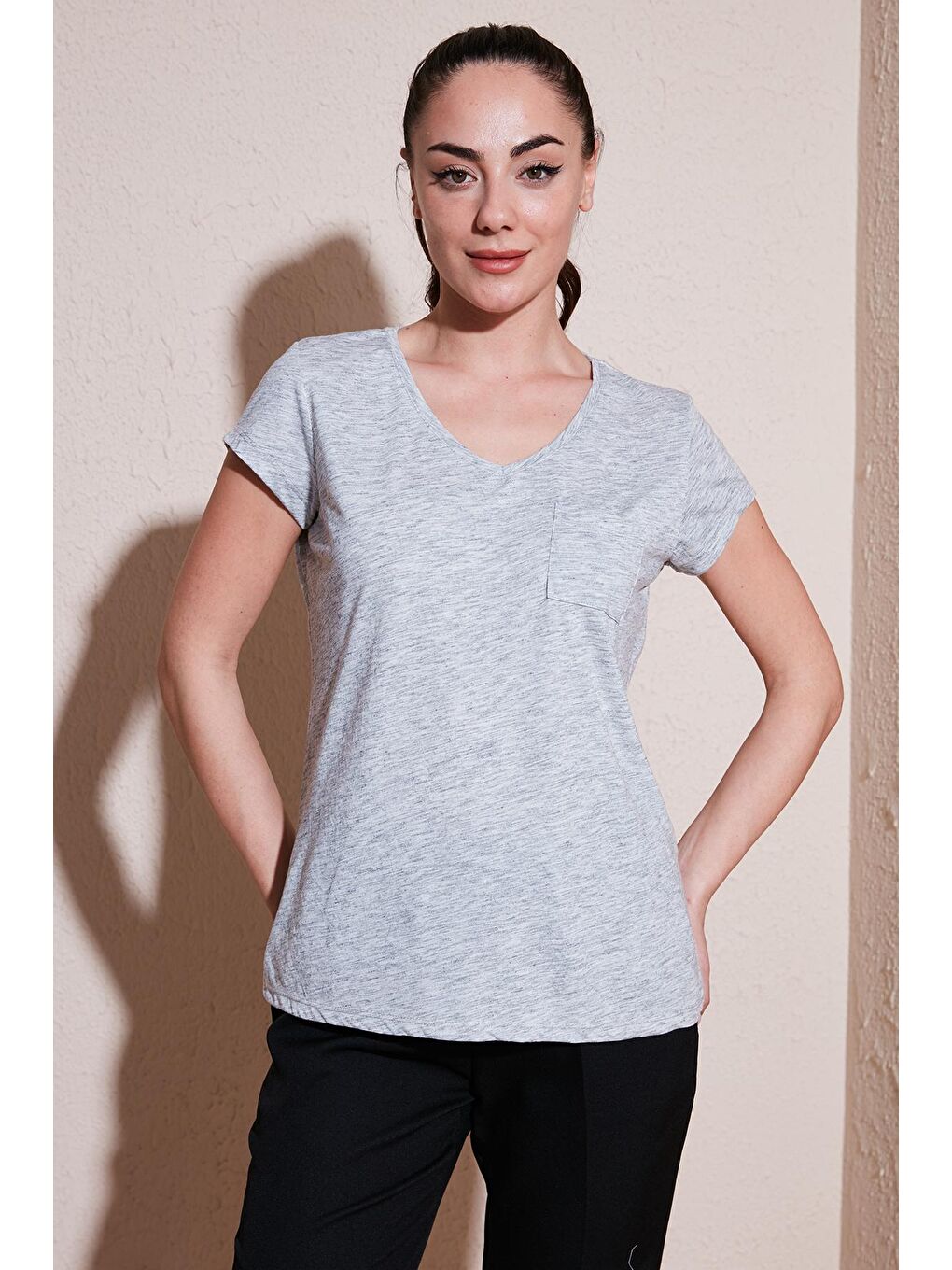 Gri Pamuklu V Yaka Basic Kadın T Shirt 24Y0147K1-3