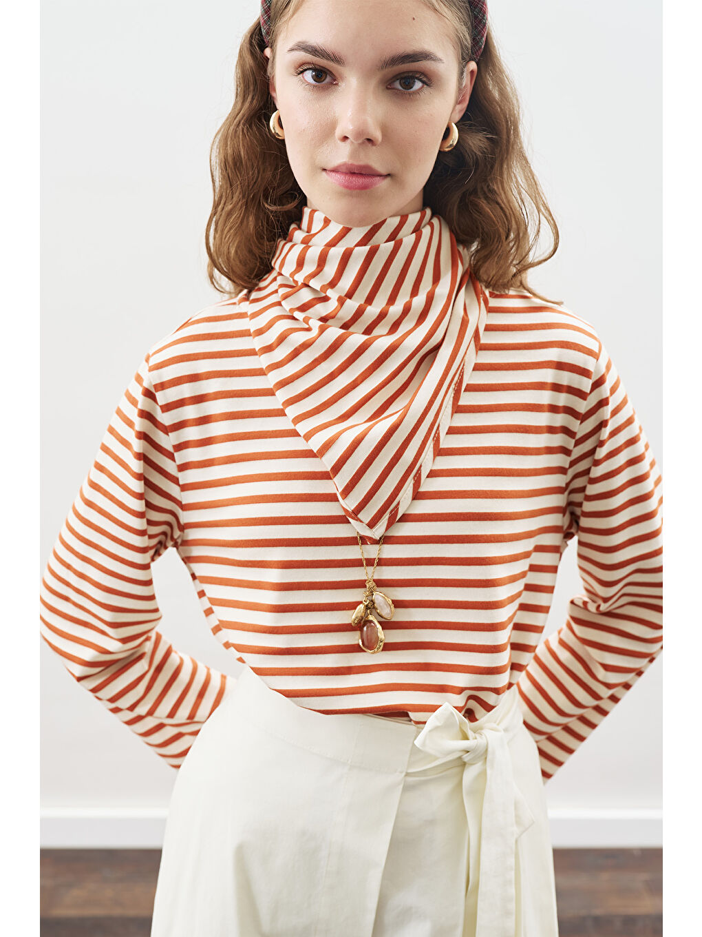 Kahverengi Şal Detaylı Çizgili Tshırt Kiremit-4