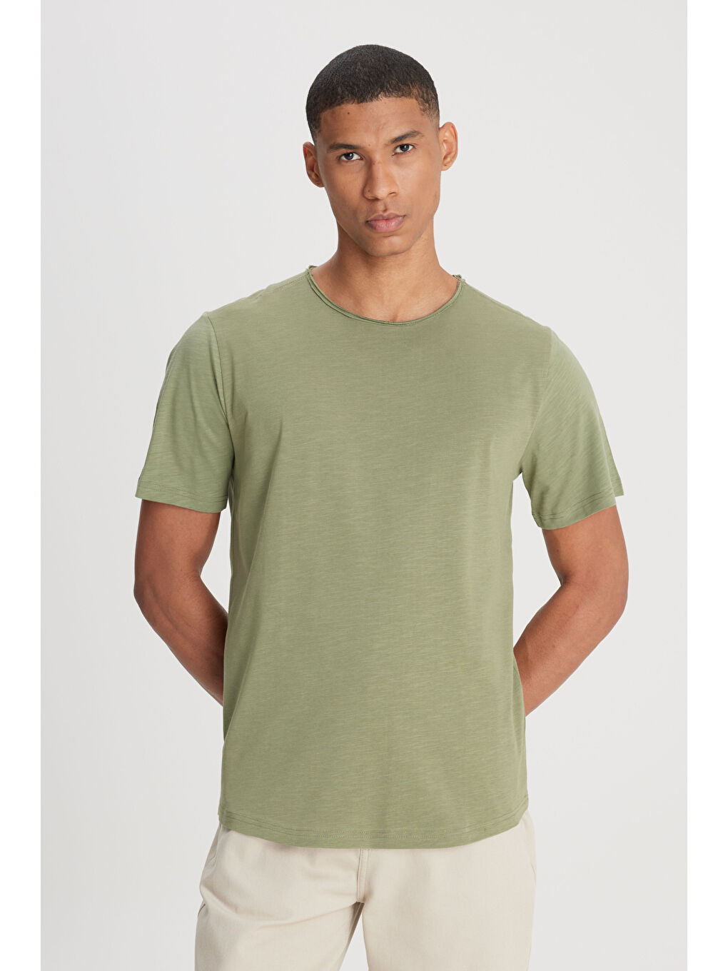 Regular Fit Normal Kesim Bisiklet Yaka %100 Pamuk Zeytin Yeşili Tişört-1