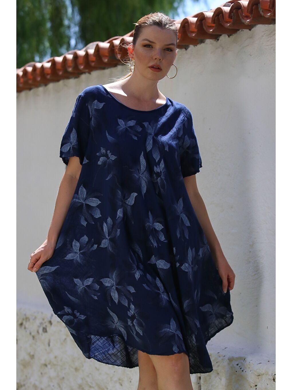 İtalyan Lacivert Havuz Yaka Kısa Kol Çiçekli Casual Oversize Dokuma Elbise 110 70