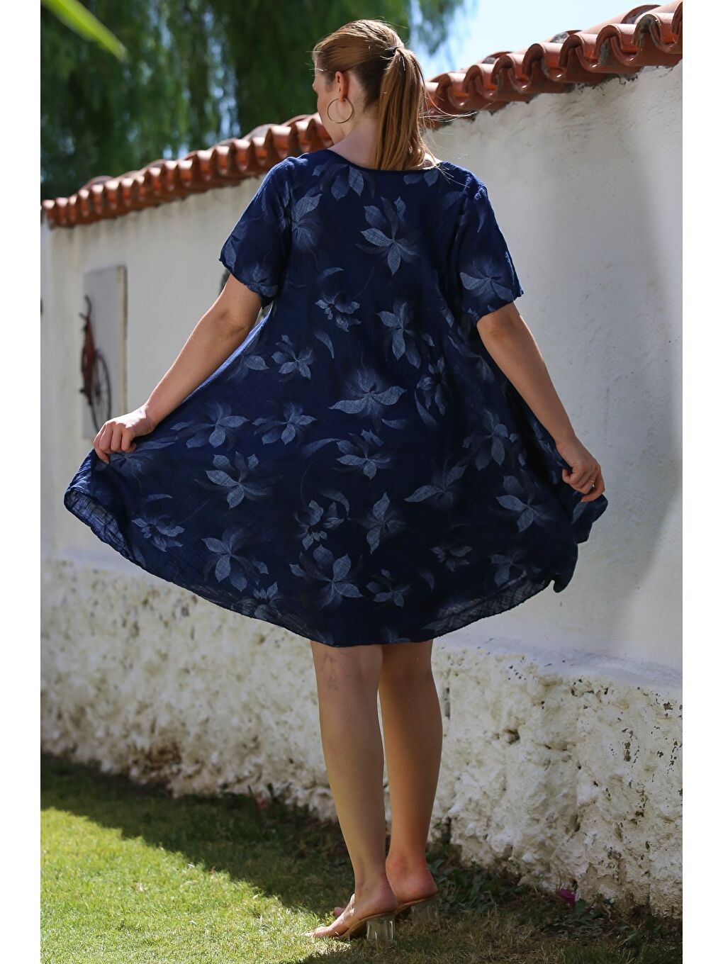 İtalyan Lacivert Havuz Yaka Kısa Kol Çiçekli Casual Oversize Dokuma Elbise 110 70-1