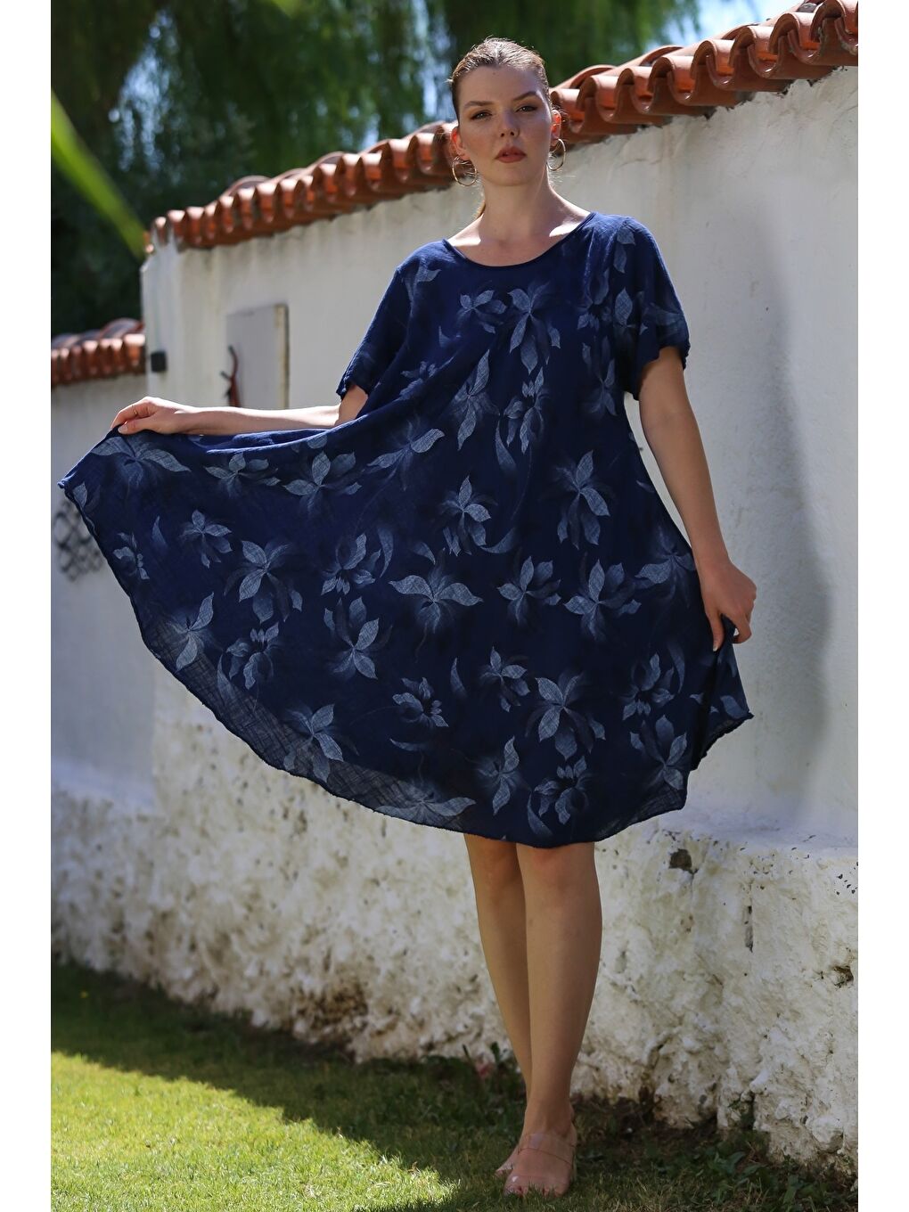 İtalyan Lacivert Havuz Yaka Kısa Kol Çiçekli Casual Oversize Dokuma Elbise 110 70-2