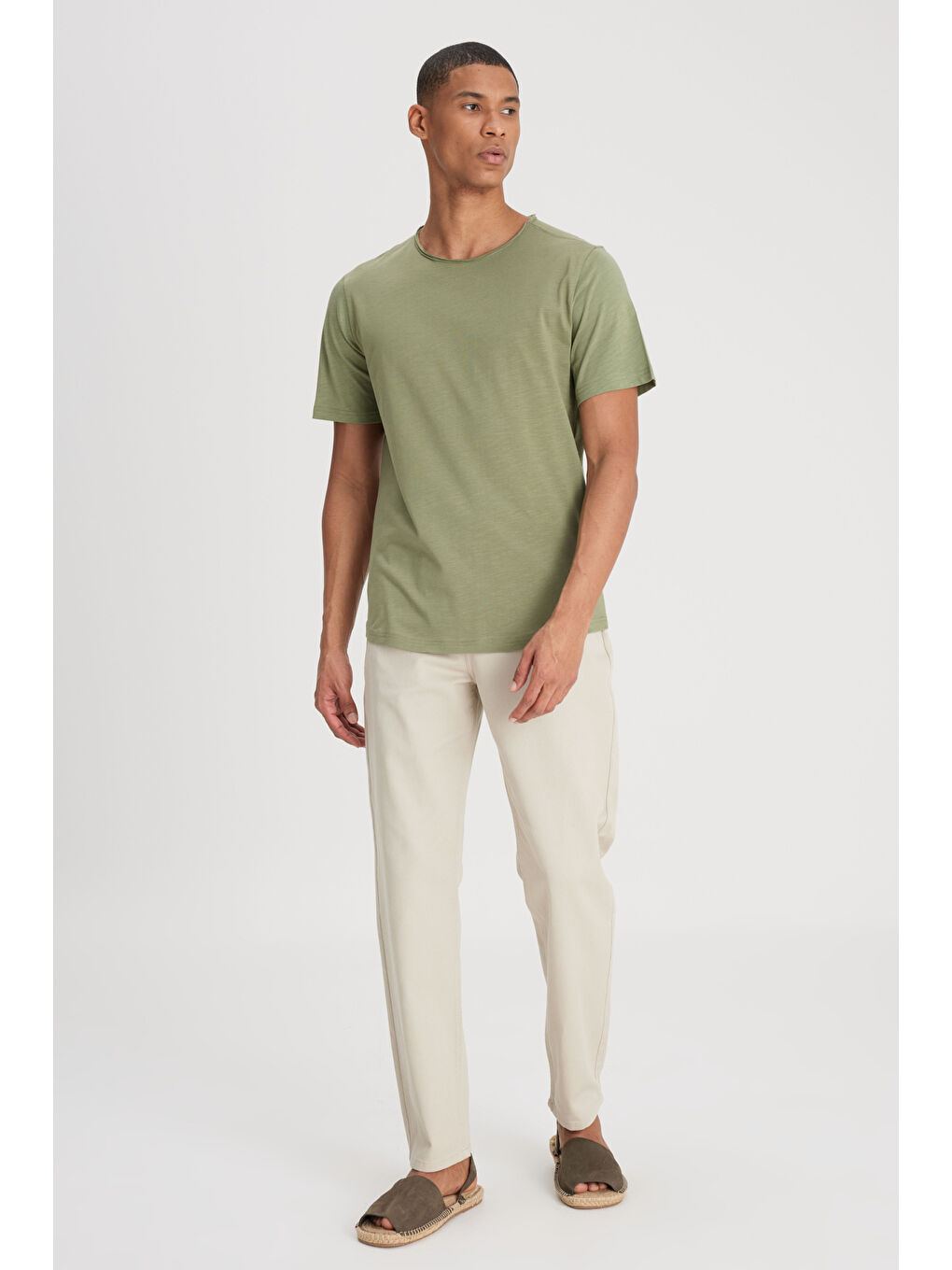 Regular Fit Normal Kesim Bisiklet Yaka %100 Pamuk Zeytin Yeşili Tişört-2