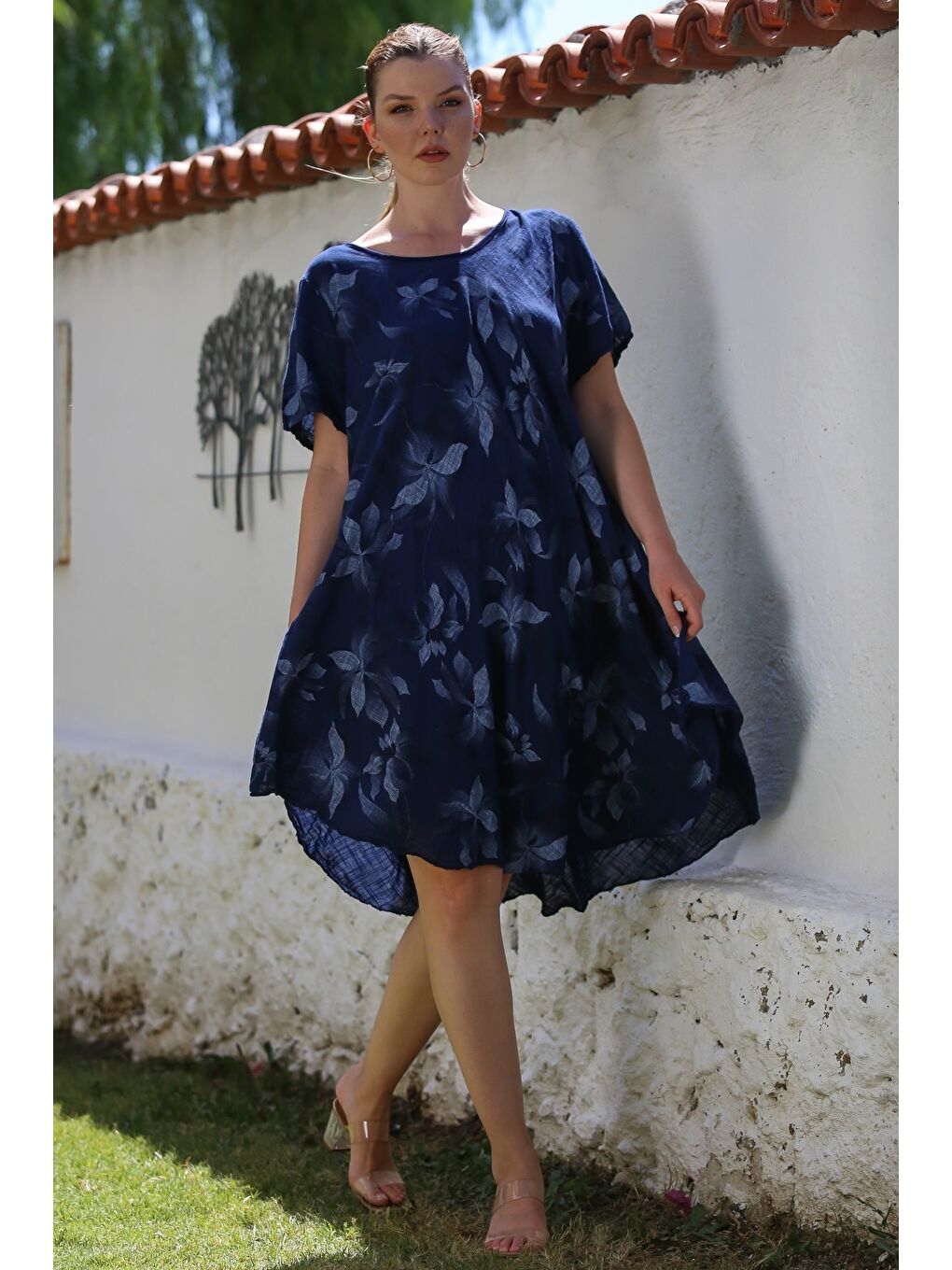 İtalyan Lacivert Havuz Yaka Kısa Kol Çiçekli Casual Oversize Dokuma Elbise 110 70-4