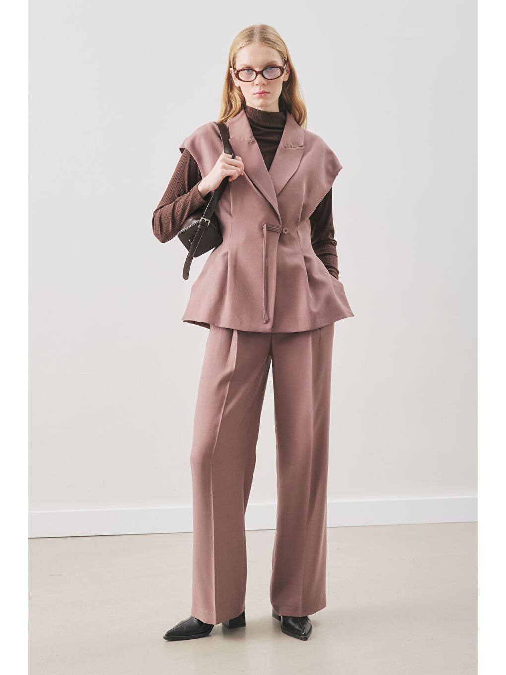 Pembe Dökümlü Lyocell Kemerli Yelek Gülkurusu