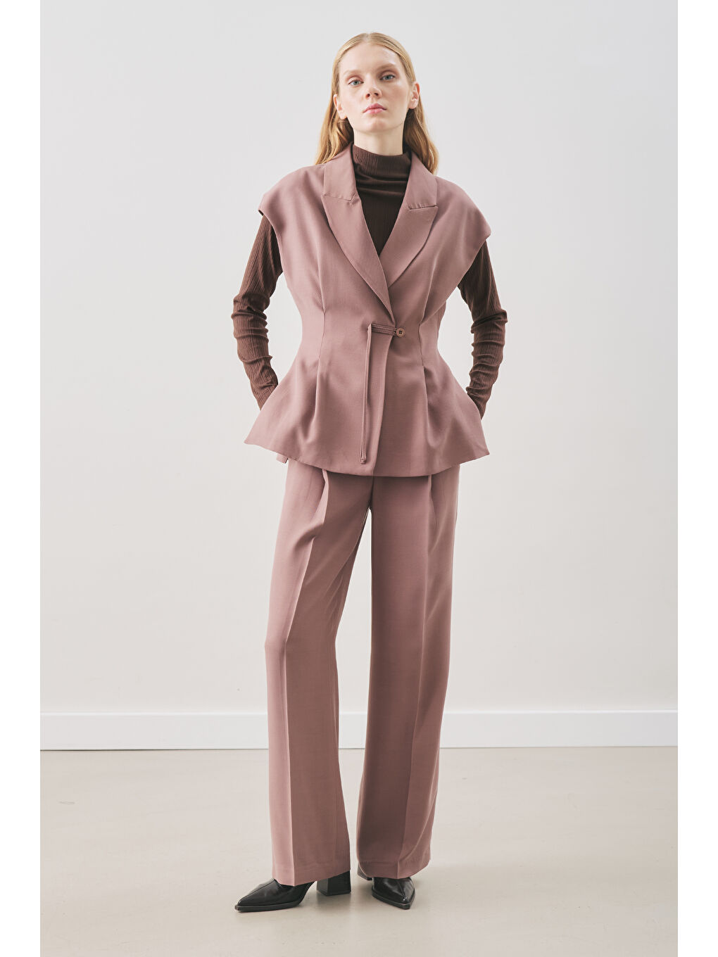 Pembe Dökümlü Lyocell Kemerli Yelek Gülkurusu-1