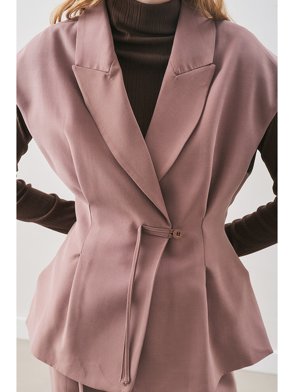 Pembe Dökümlü Lyocell Kemerli Yelek Gülkurusu-3