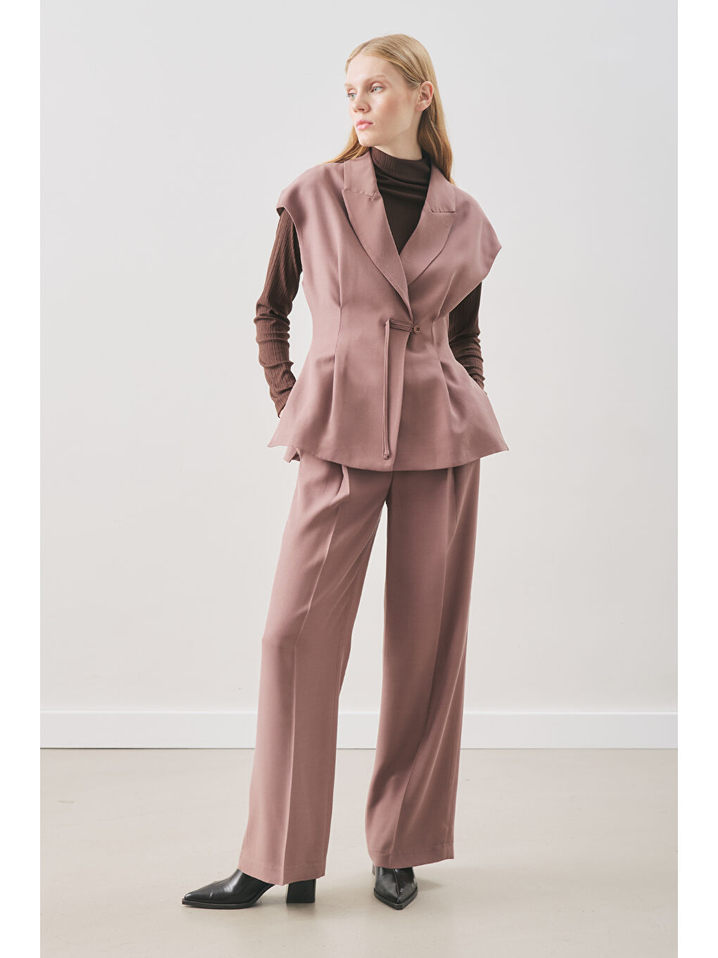 Pembe Dökümlü Lyocell Kemerli Yelek Gülkurusu-4