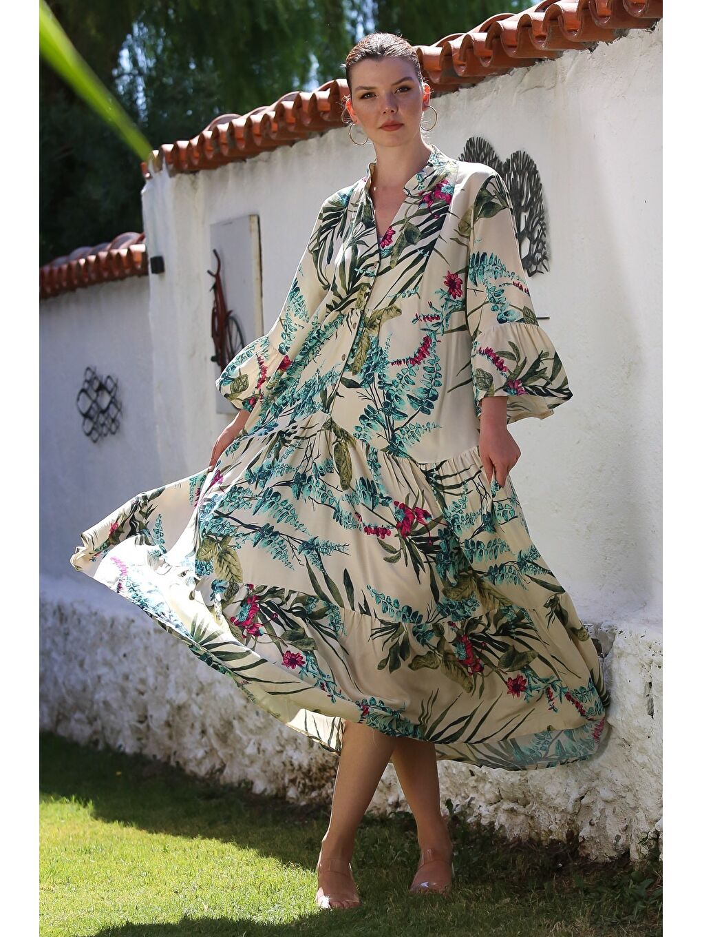 Bej Hakim Yaka Fırfırlı Kol Çiçekli Düğmeli Eteği Fırfırlı Allover Baskılı Dokuma Elbise 130 58