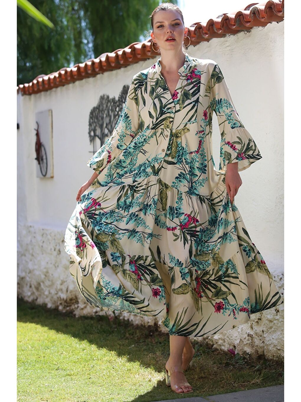 Bej Hakim Yaka Fırfırlı Kol Çiçekli Düğmeli Eteği Fırfırlı Allover Baskılı Dokuma Elbise 130 58-2