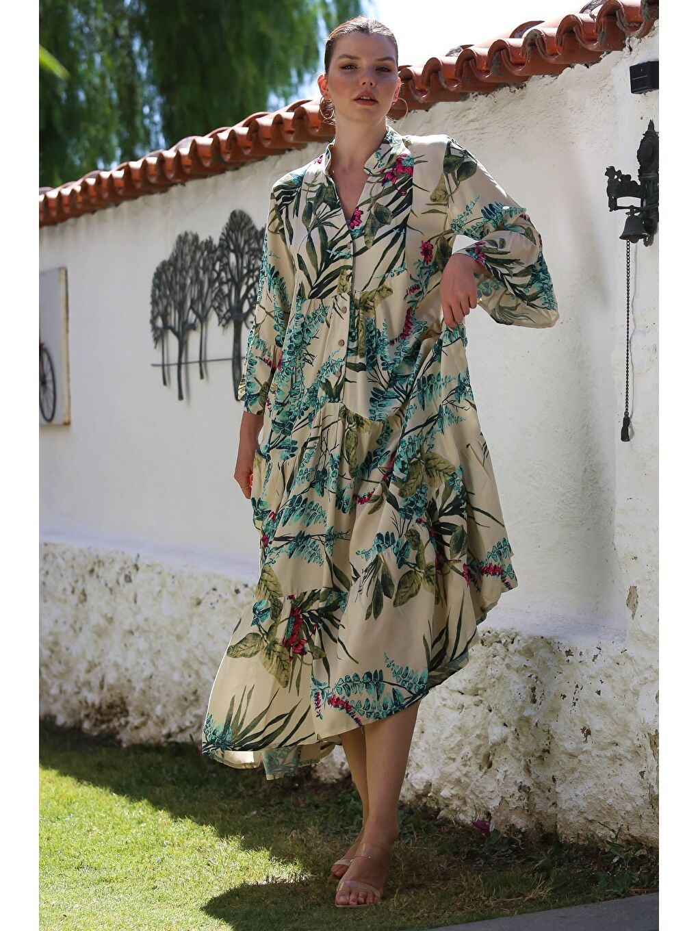 Bej Hakim Yaka Fırfırlı Kol Çiçekli Düğmeli Eteği Fırfırlı Allover Baskılı Dokuma Elbise 130 58-3